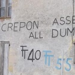 Inscriptions sur des murs du village de Crepon, datant de la Seconde Guerre mondiale