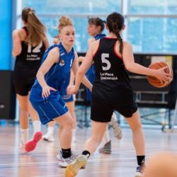 L'équipe féminine de basket de l'université lors d'un match qualificatif pour le championnat de France universitaire en mai 2023