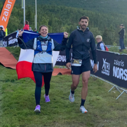 Alexandre Lesoin franchit la ligne d'arrivée du Norseman