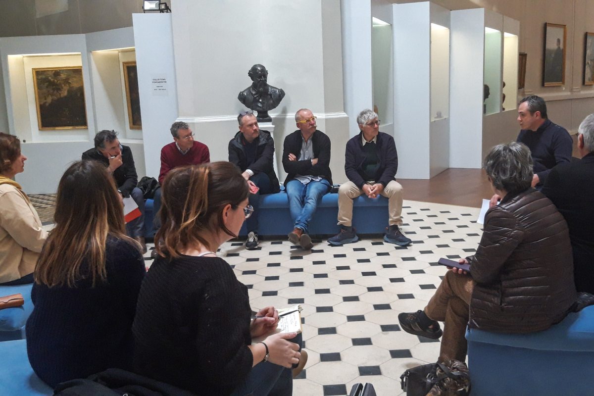 Séance au musée Eugène Bourdin à Honfleur dans le cadre de la première promotion du DU Études Normandes