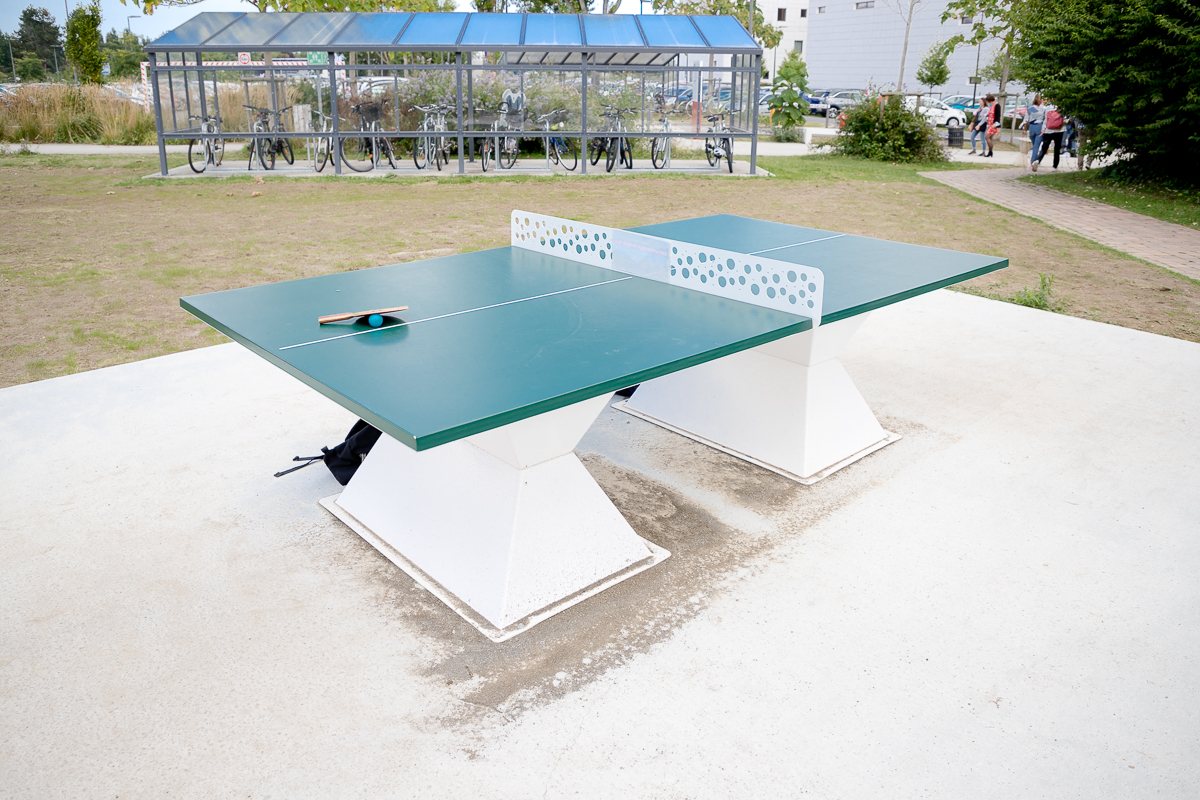 Installation de tables de ping pong