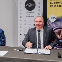 Lire la suite à propos de l’article Le CNRS et UNICAEN signent une nouvelle convention de partenariat