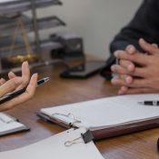 Saisir le référent déontologue : un droit pour tous les agents de la fonction publique