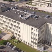 De nouvelles corniches pour le bâtiment A