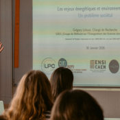 À la rencontre des lycéens et lycéennes pour éveiller des vocations scientifiques